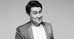 Подробнее о статье Сколько зарабатывает Азамат Мусагалиев: подробный разбор доходов артиста